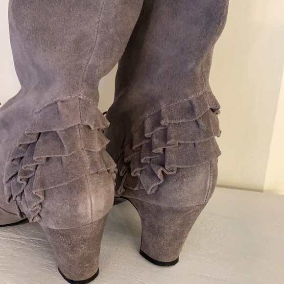 Anthropologie Due Farina Ruffle Suede Boots - Picture 4 of 4